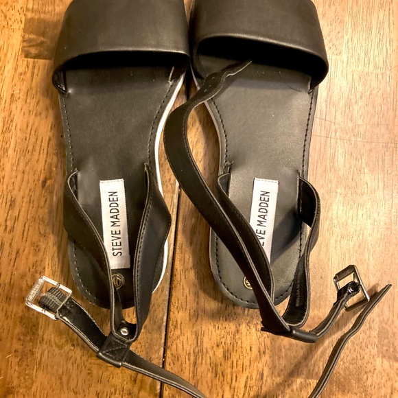 Steve Madden strappy sandals - Picture 2 of 3